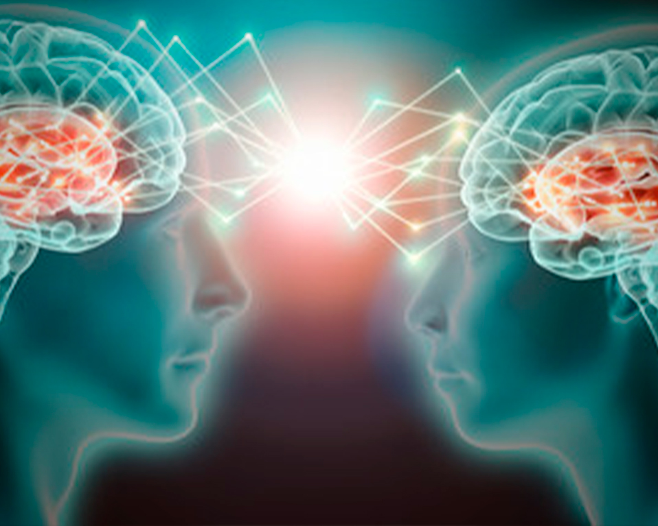 Ilustración de una persona frente a otra con conexiones entre sus cerebros